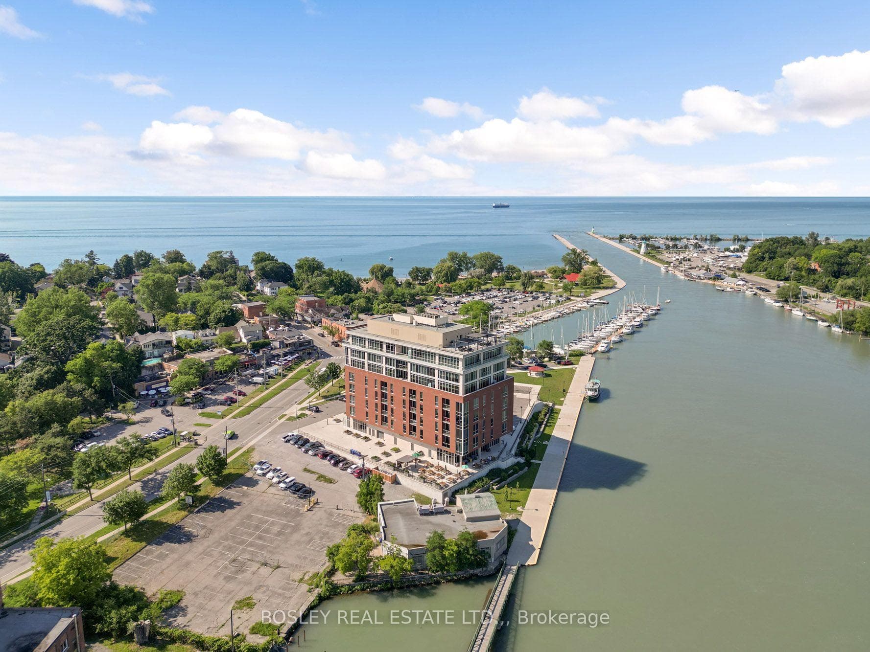 Walk to the pier, shops, eateries, Lakeside Park