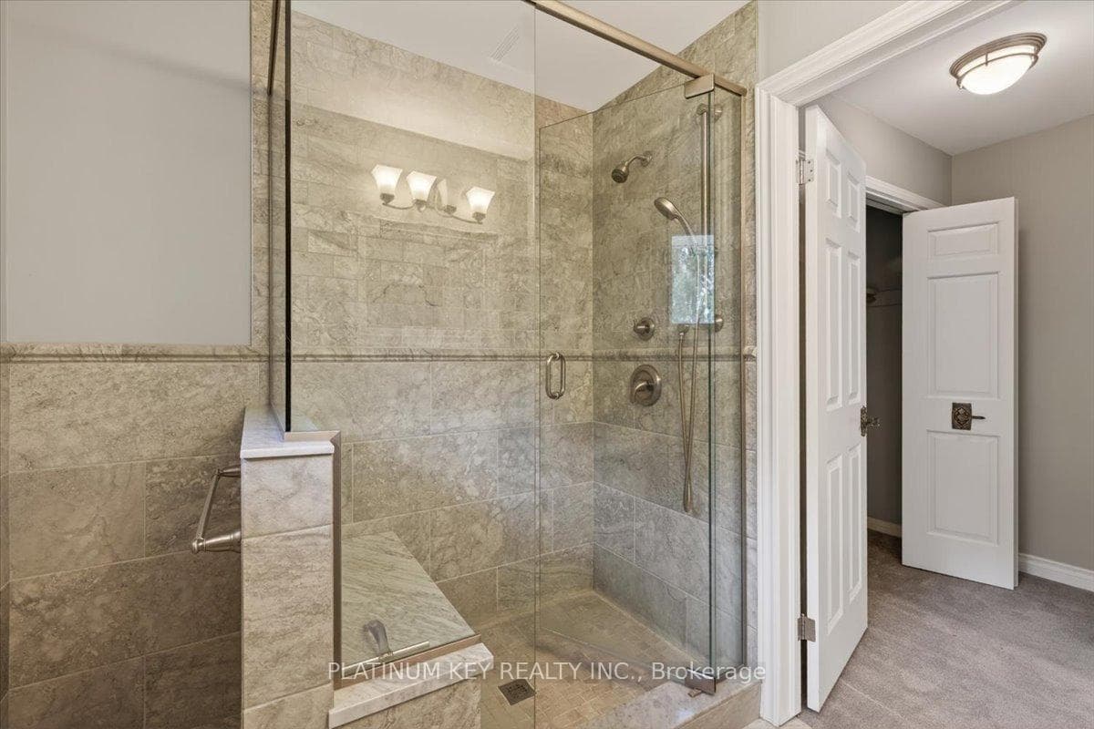 21610 Adelaide Road photo 20