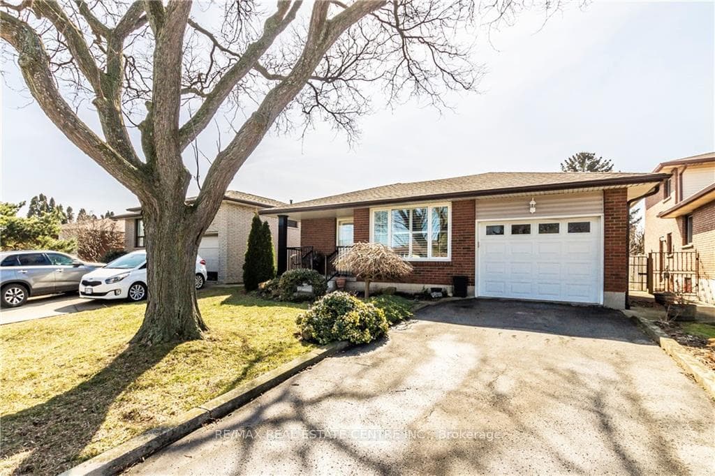 127 Gardiner Drive photo 3