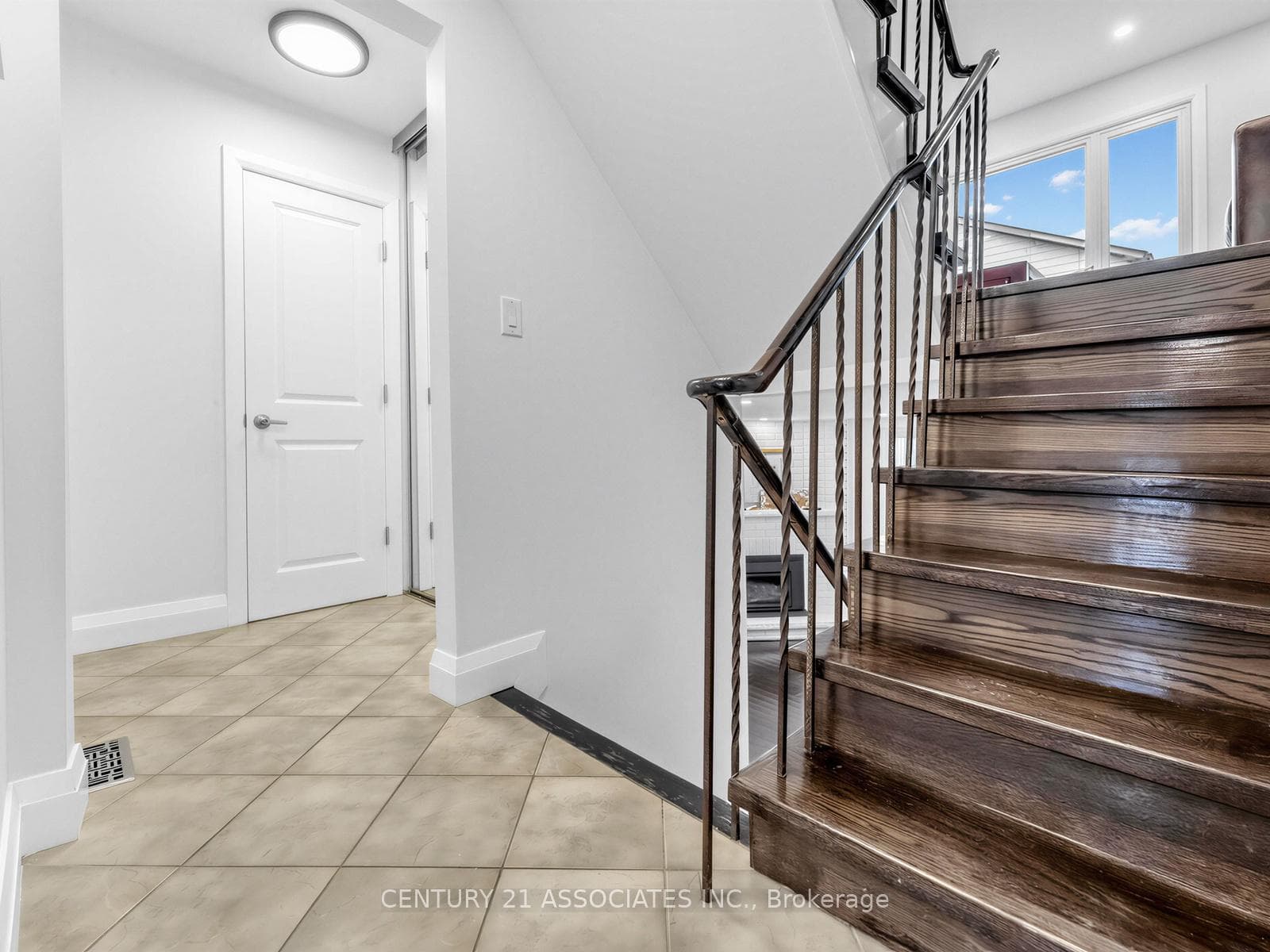 4049 Teakwood Drive photo 13