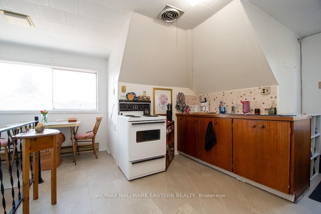 544 Charlotte Street photo 31