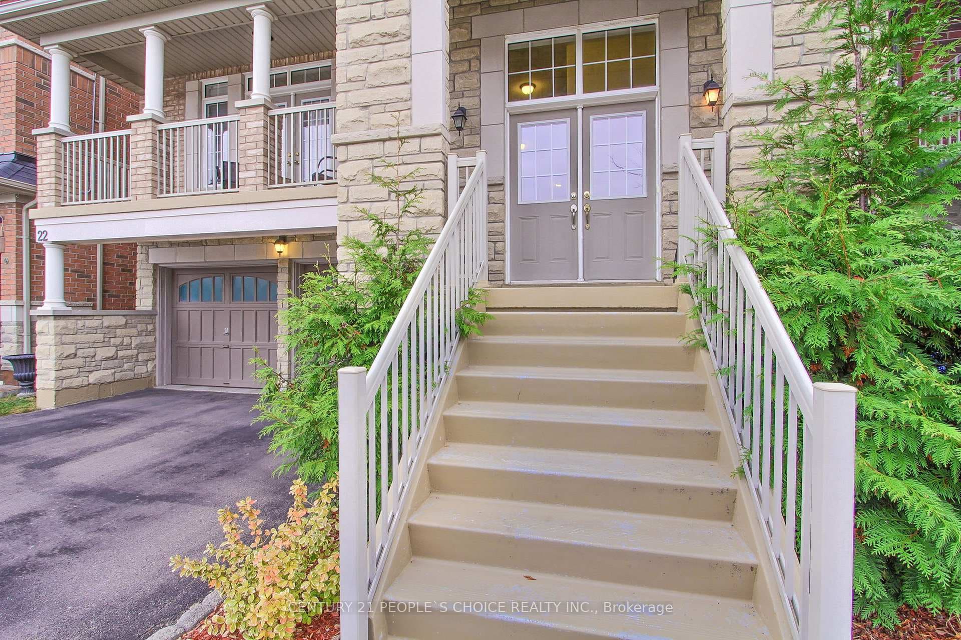 22 Arrowstone Court photo 3