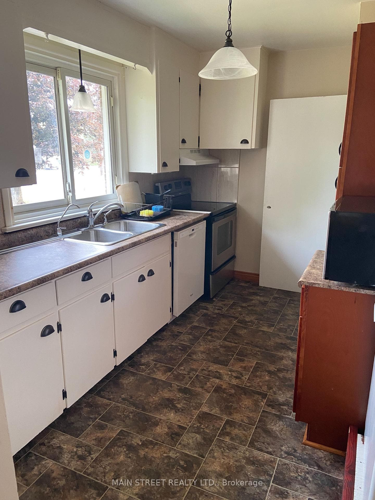 329 James Street photo 6
