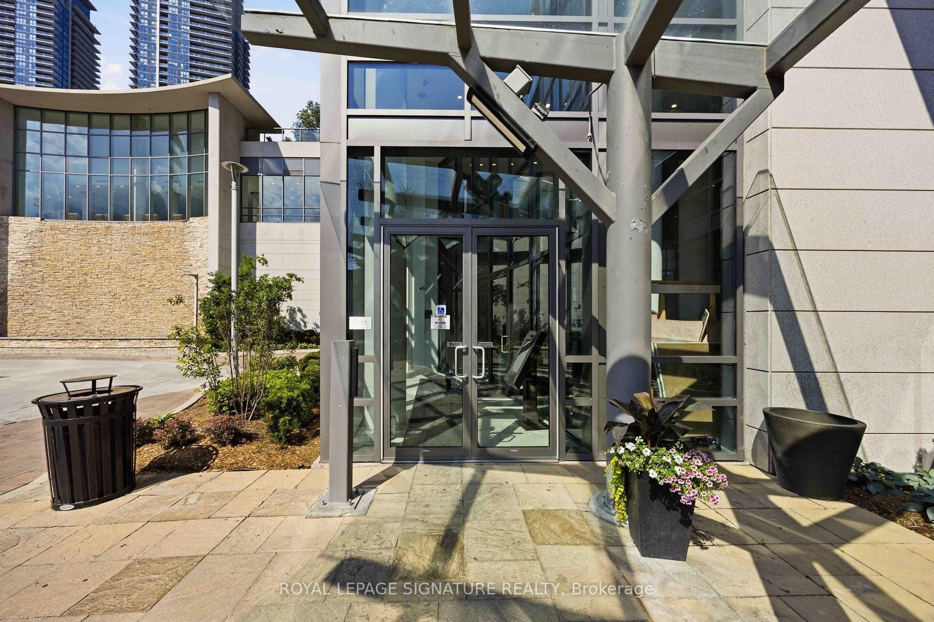 2240 Lake shore Boulevard Unit 603 photo 2