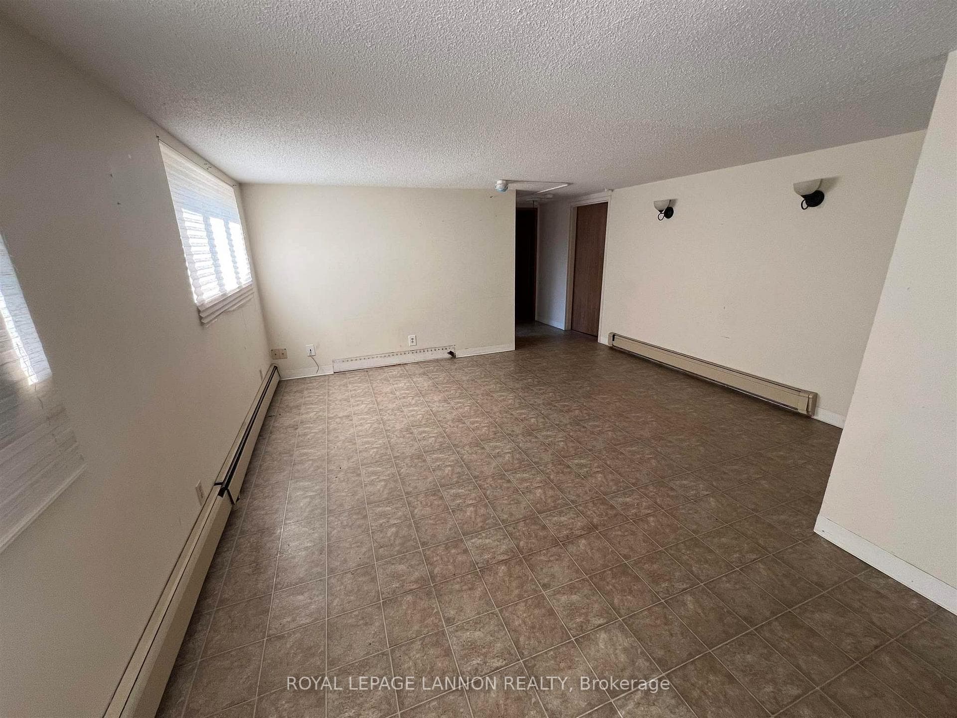 386 Dufferin Street photo 38