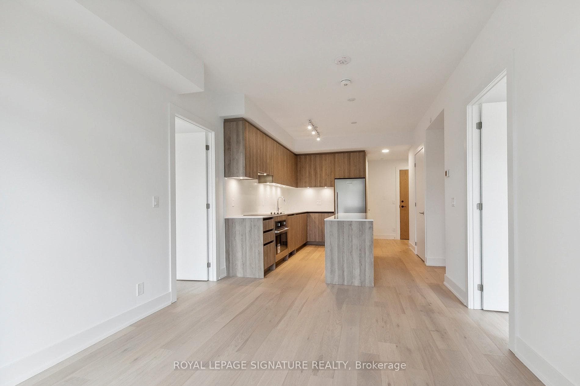 8 Beverley Glen Boulevard Unit D-329 photo 3