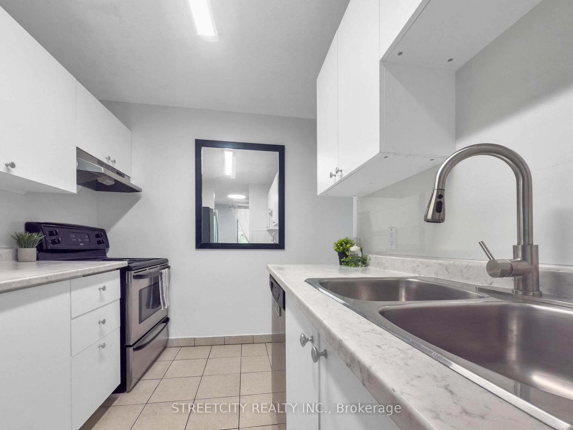 1103 Jalna Boulevard Unit 203 photo 5
