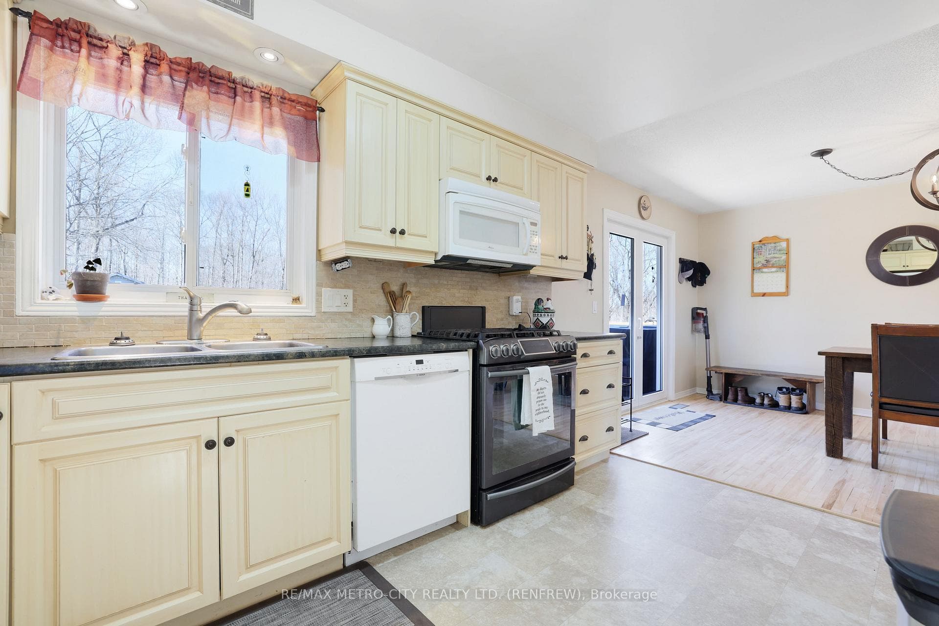 1513B Whelan Road photo 16