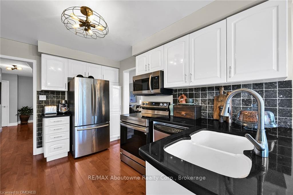 434 PARKRIDGE Crescent photo 9
