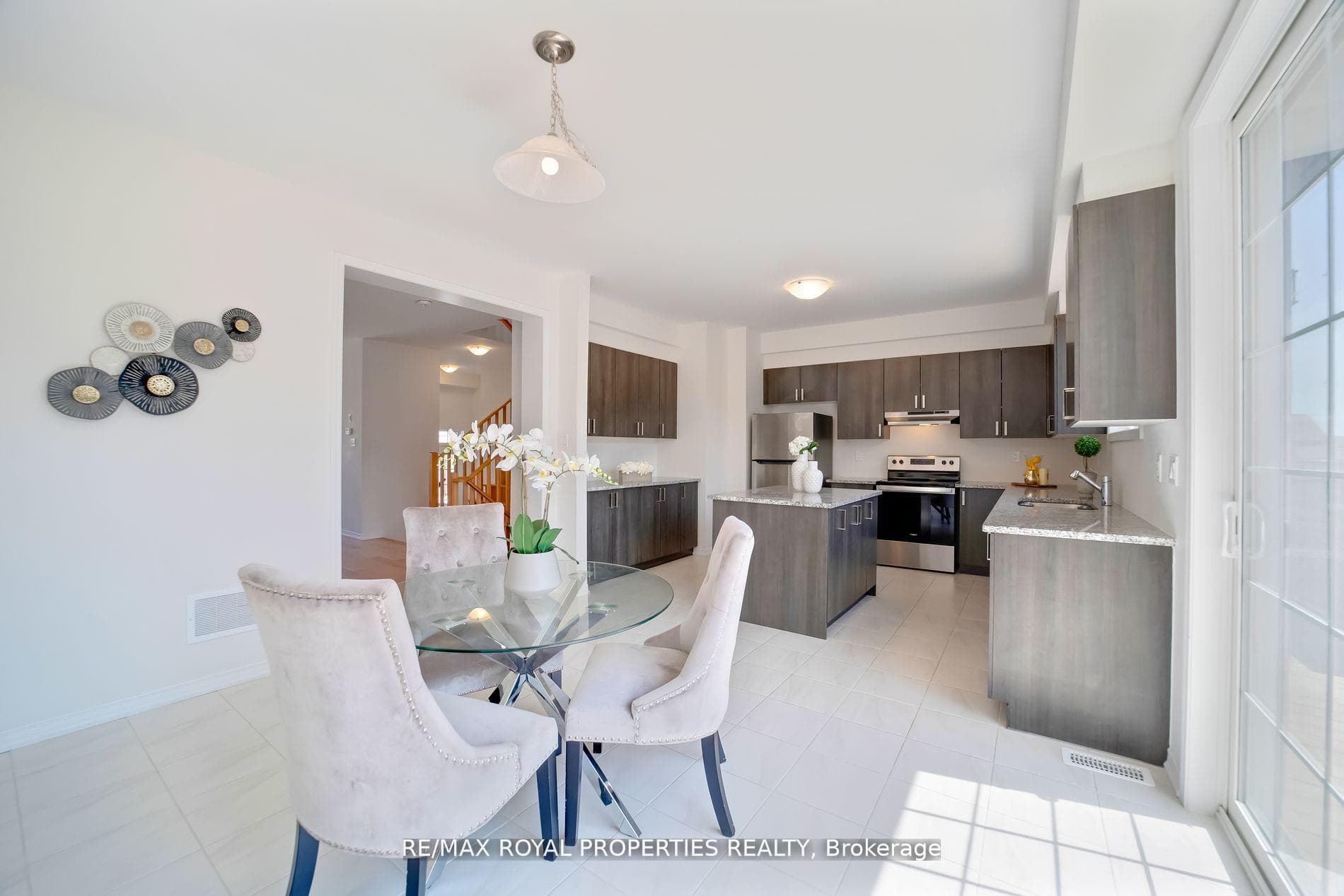 352 Coronation Road photo 12