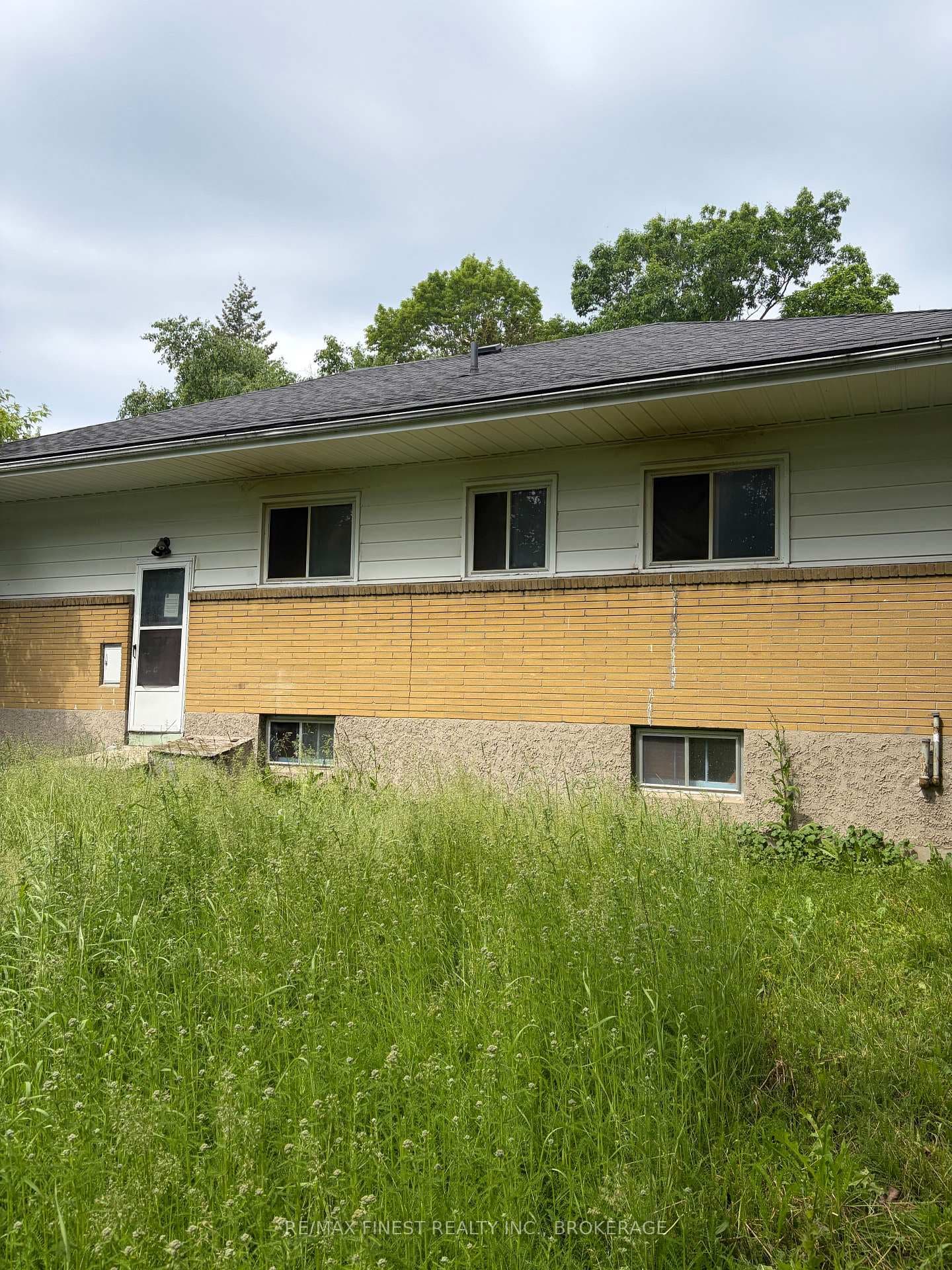 339 Mowat Avenue photo 2