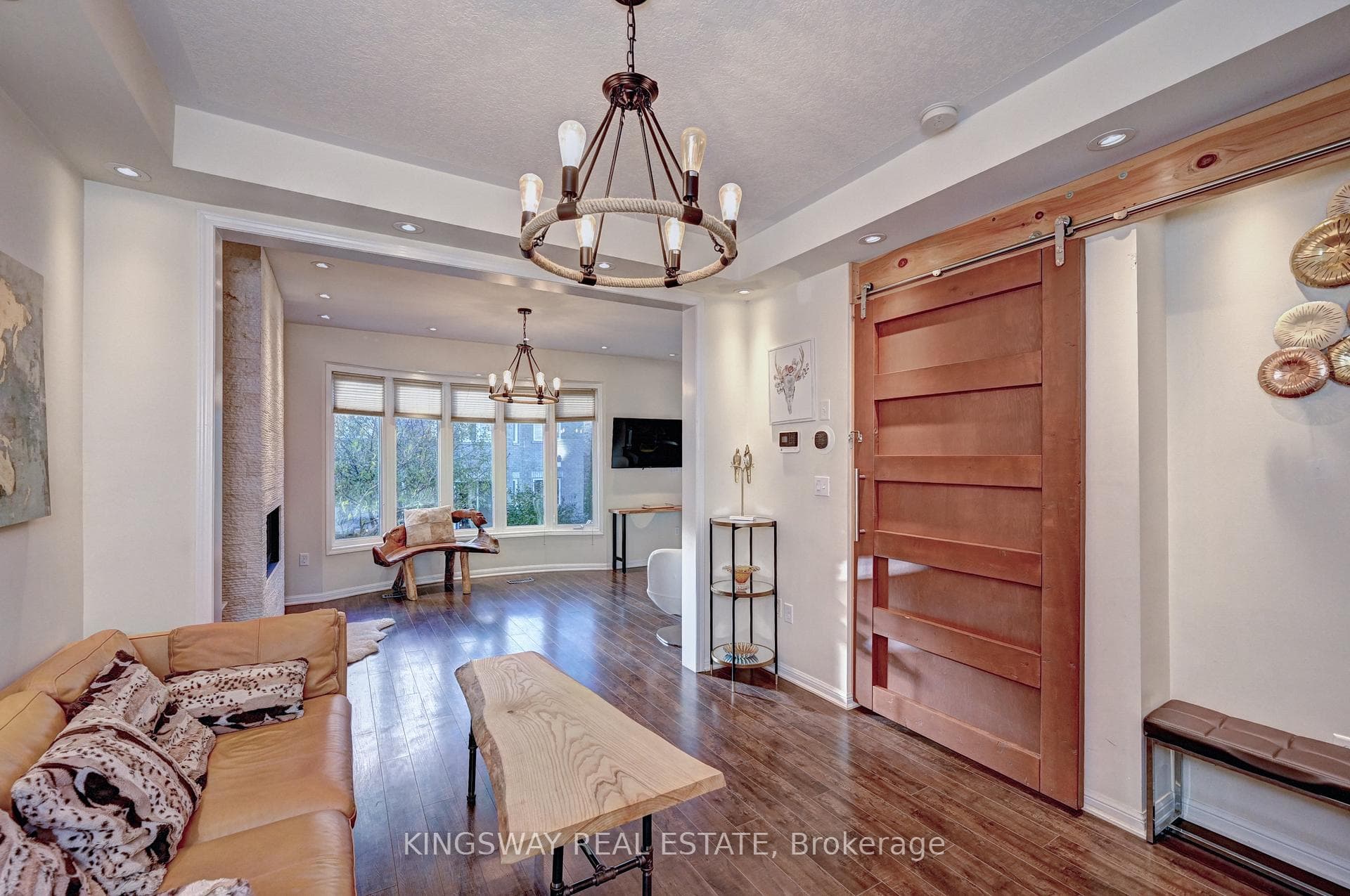 150 Holland Circle photo 6