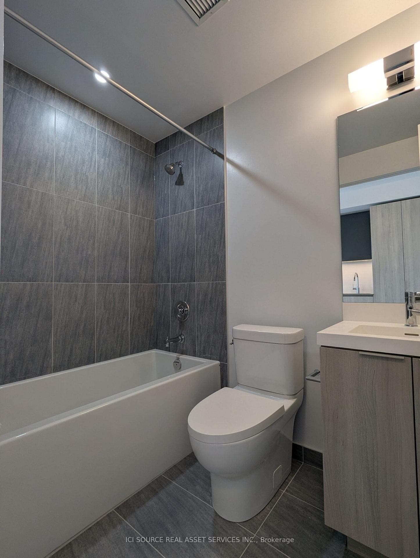 5858 Yonge Street Unit 2412 photo 6