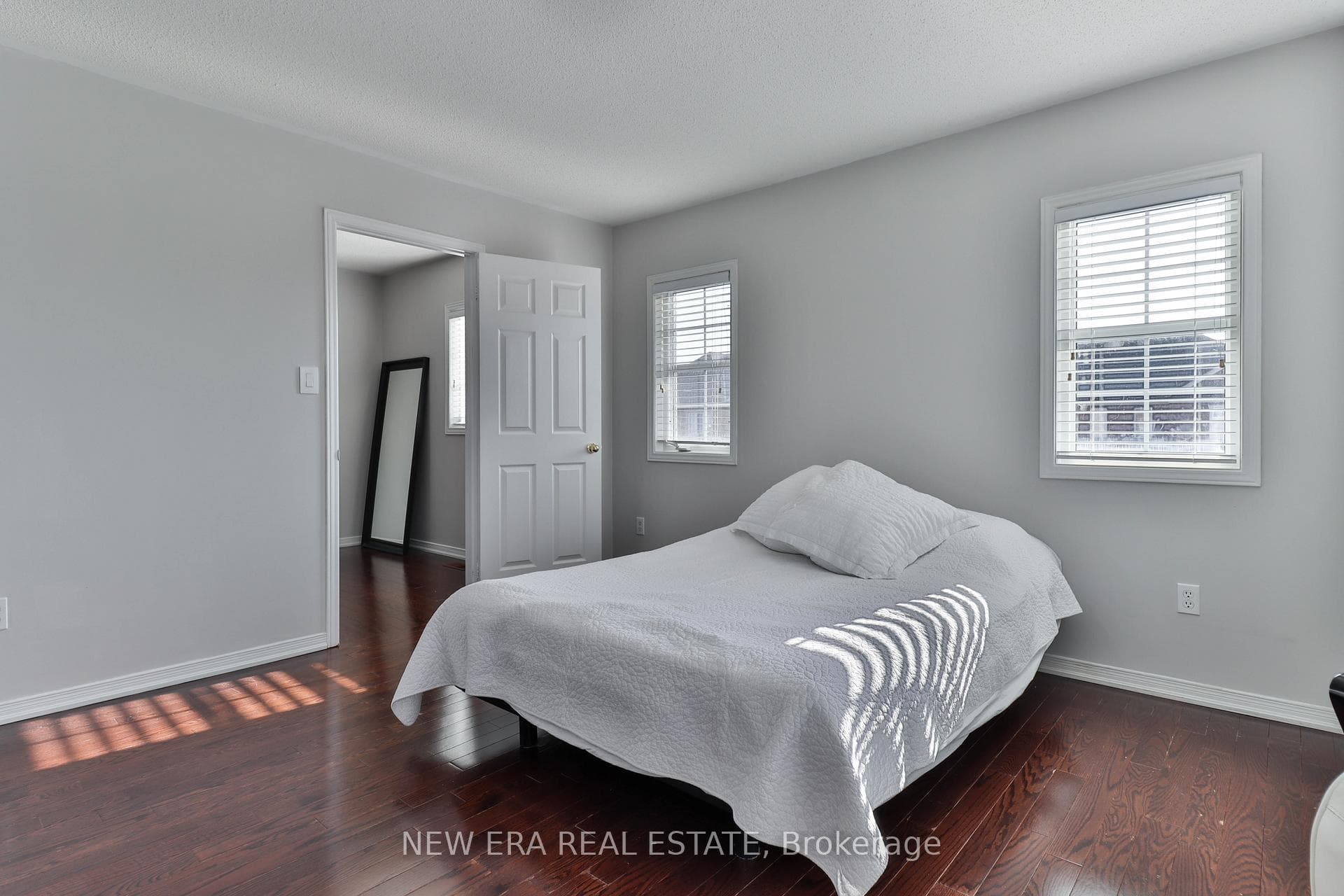 331 Davos Road photo 17