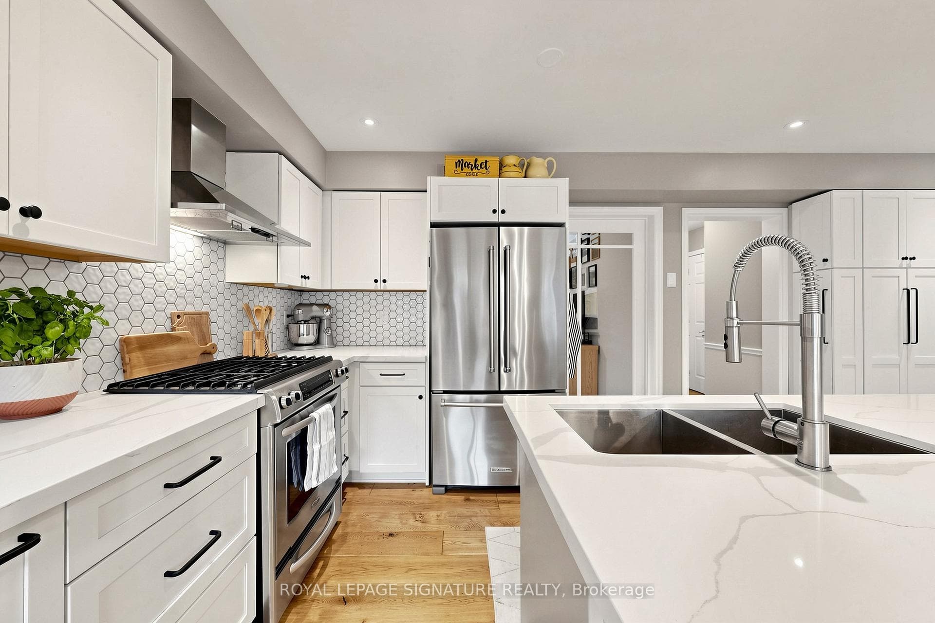 2015 Brays Lane photo 12