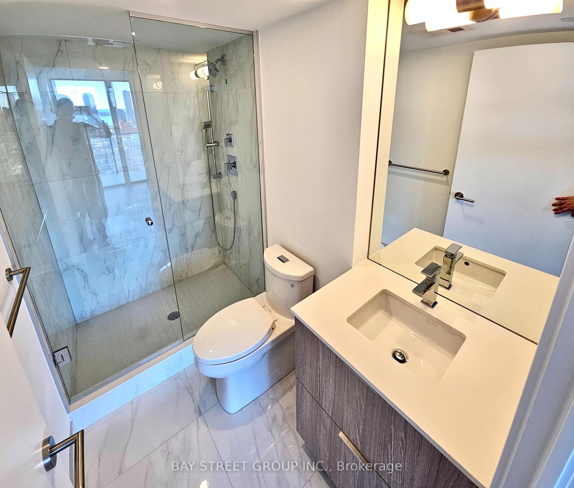 47 mutual Street Unit 2007 photo 9