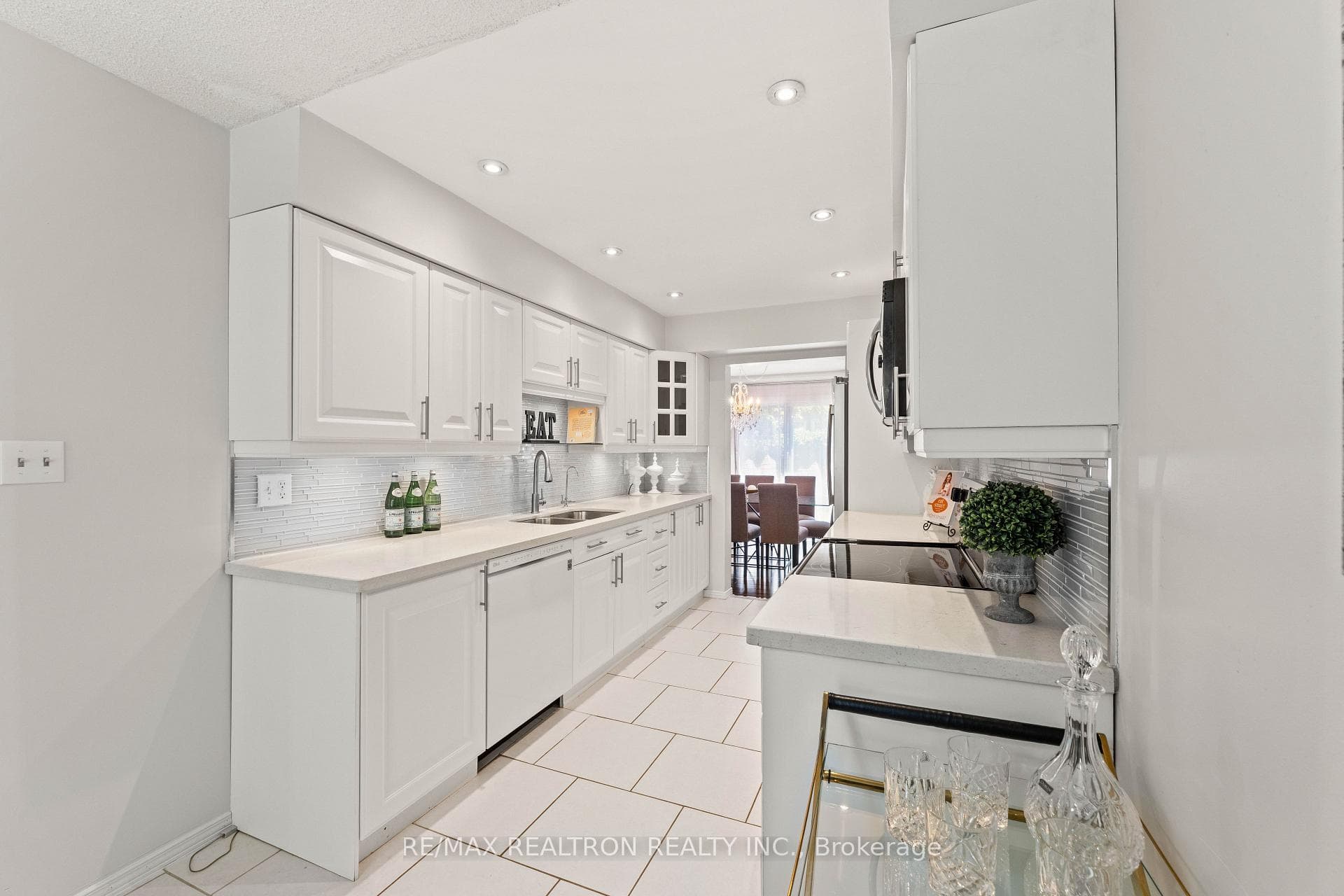 143 Spring Gate Boulevard photo 8
