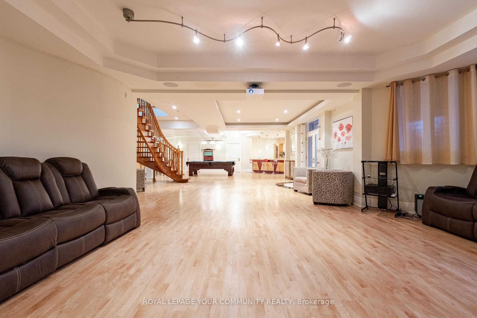 48 Arnold Avenue photo 27
