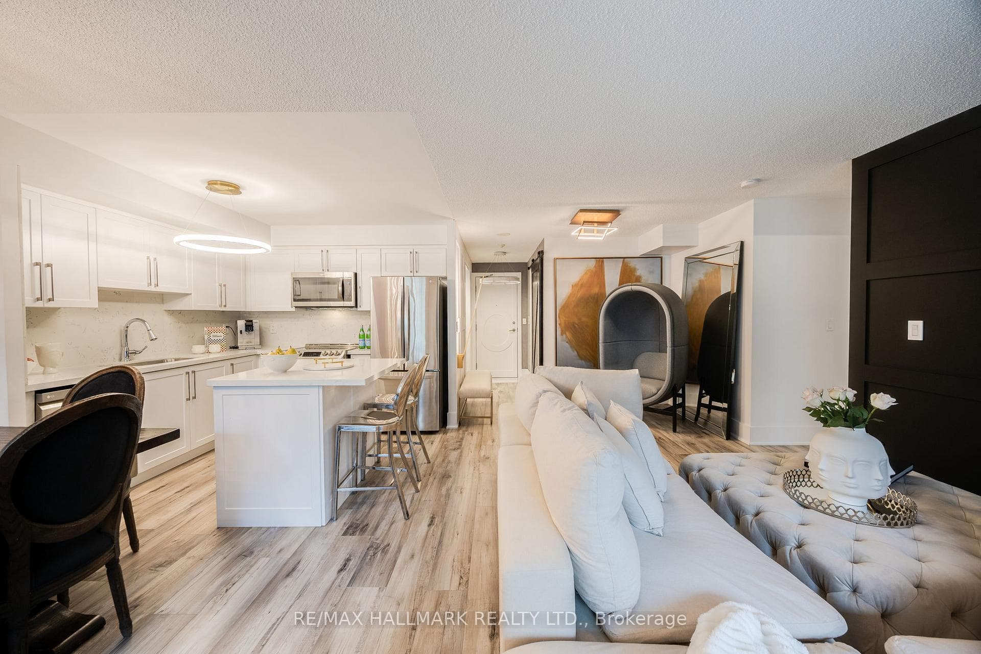 212 Eglinton Avenue Unit 804 photo 15