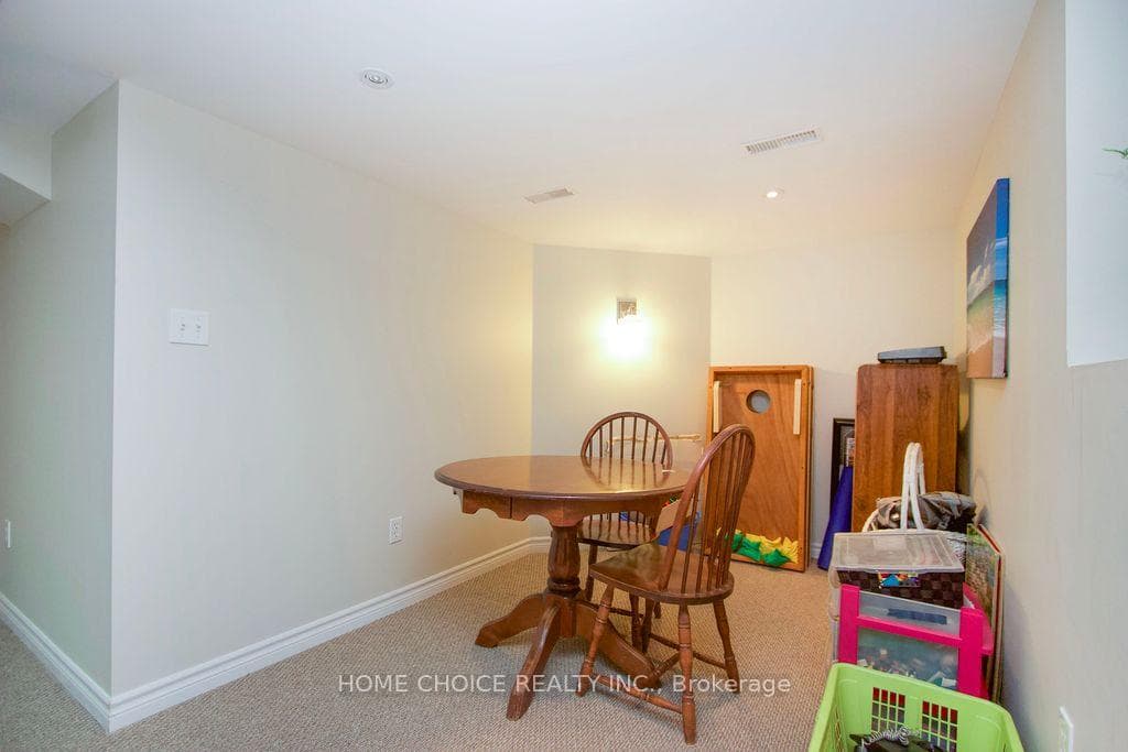 200 Bathgate Crescent photo 35