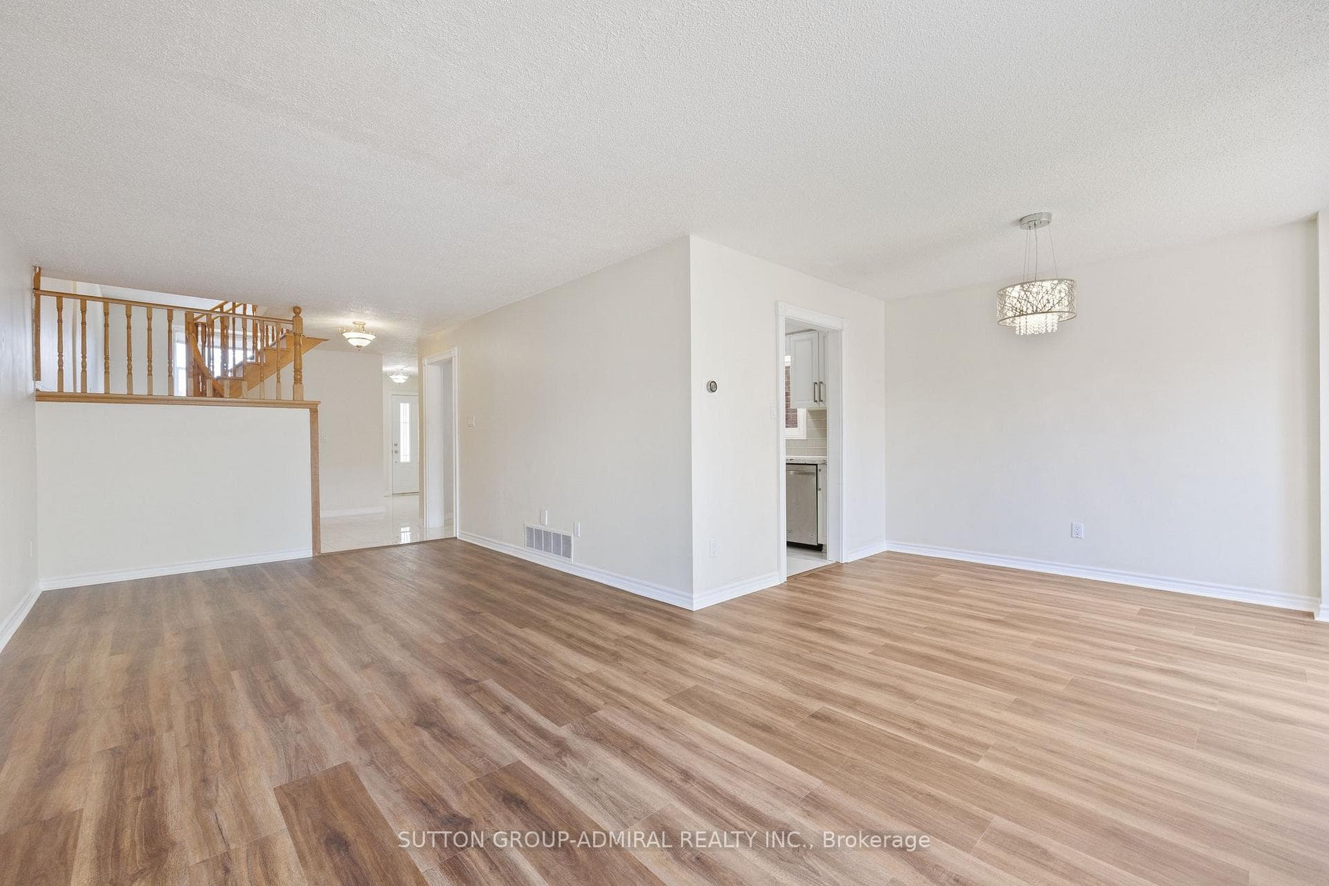 28 White Boulevard photo 9