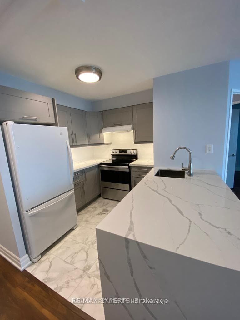 Upgraded Modern Kitchen Granit Counter Top!