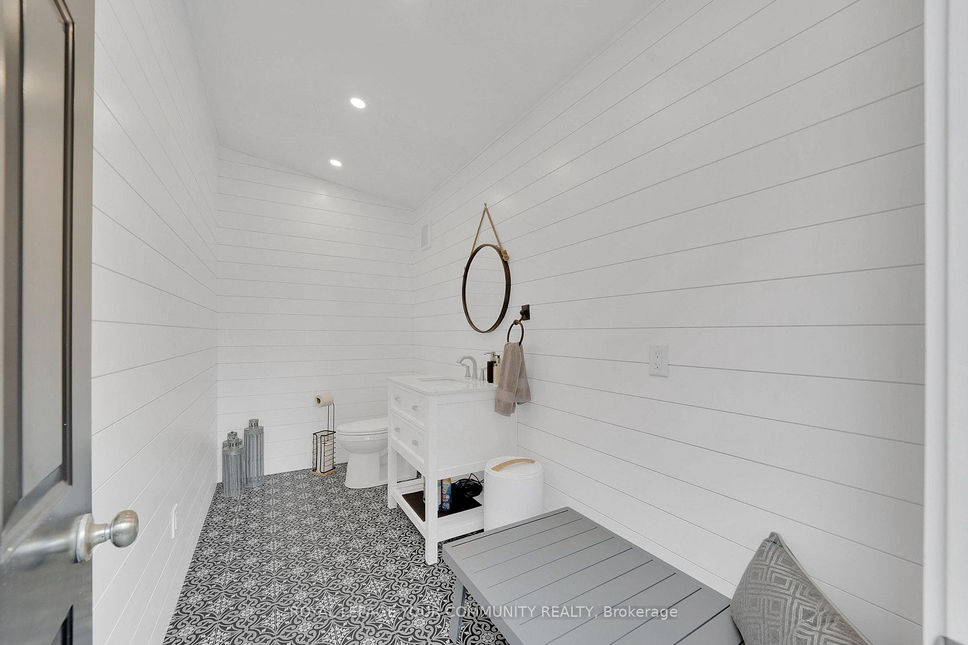45 Woodgate Pines Drive photo 34