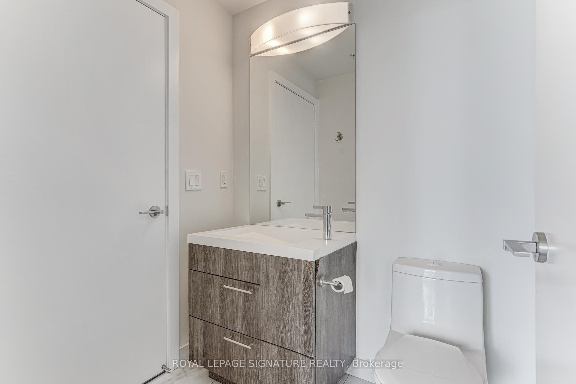 199 Richmond Street Unit 2007 photo 25