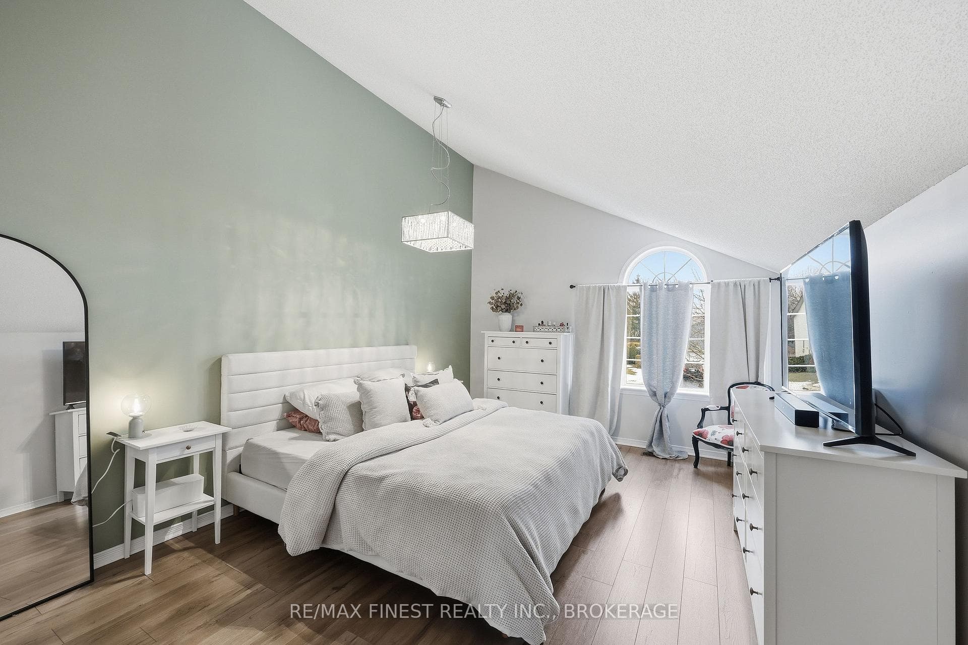 1055 Springfield Drive photo 37