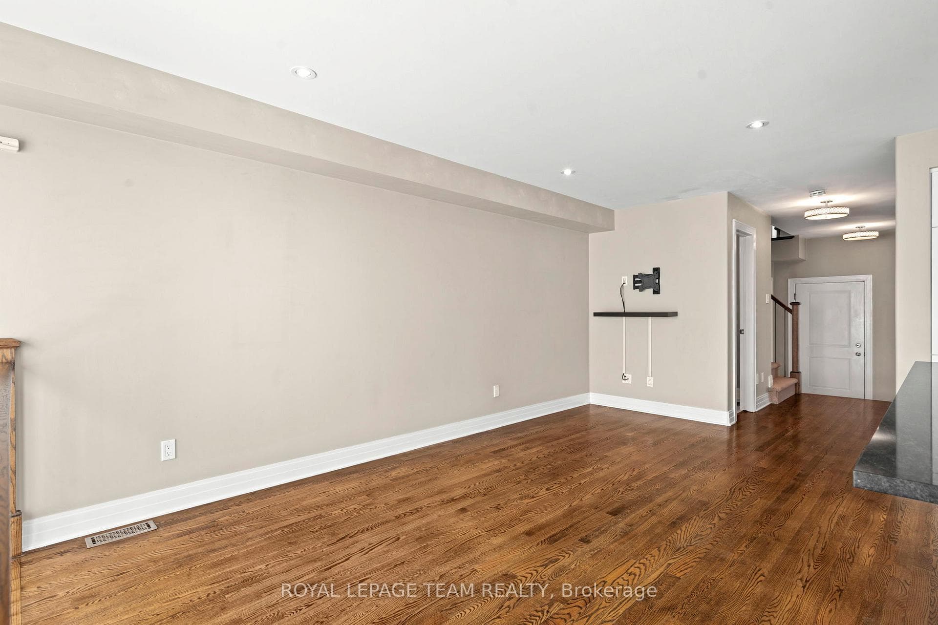 165 Woodhurst Crescent photo 13