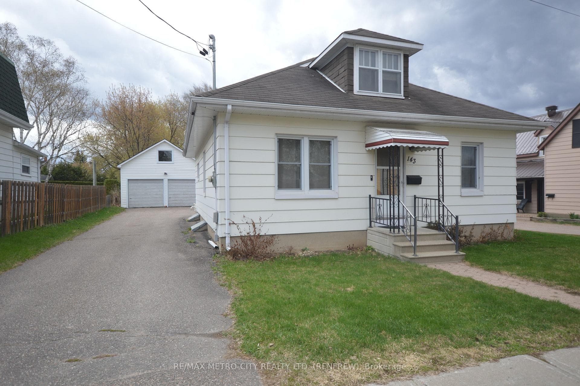 143 Munroe Avenue photo 1