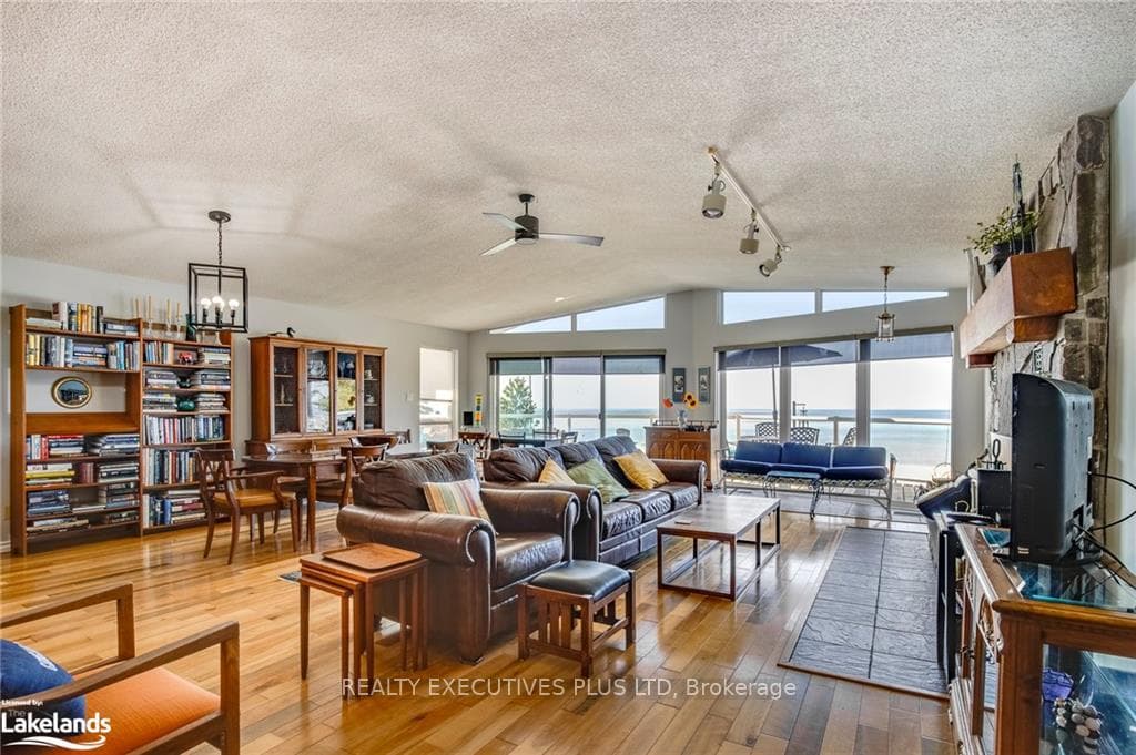 874 TINY BEACHES Road photo 13