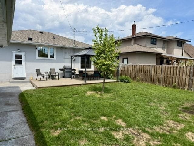 448 Heather Crescent photo 24