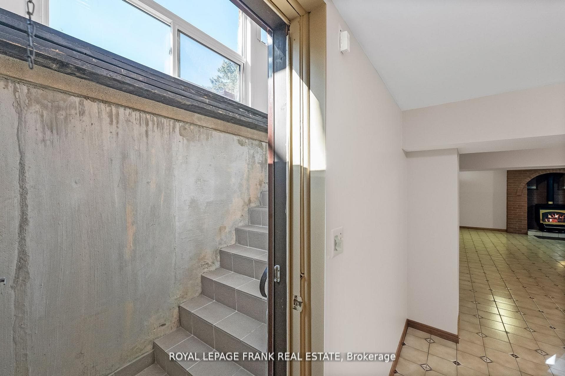 1402 Manitou Drive photo 37