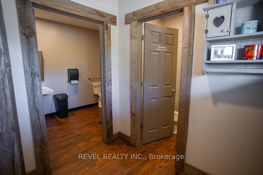 53 Simcoe Street Unit A photo 20