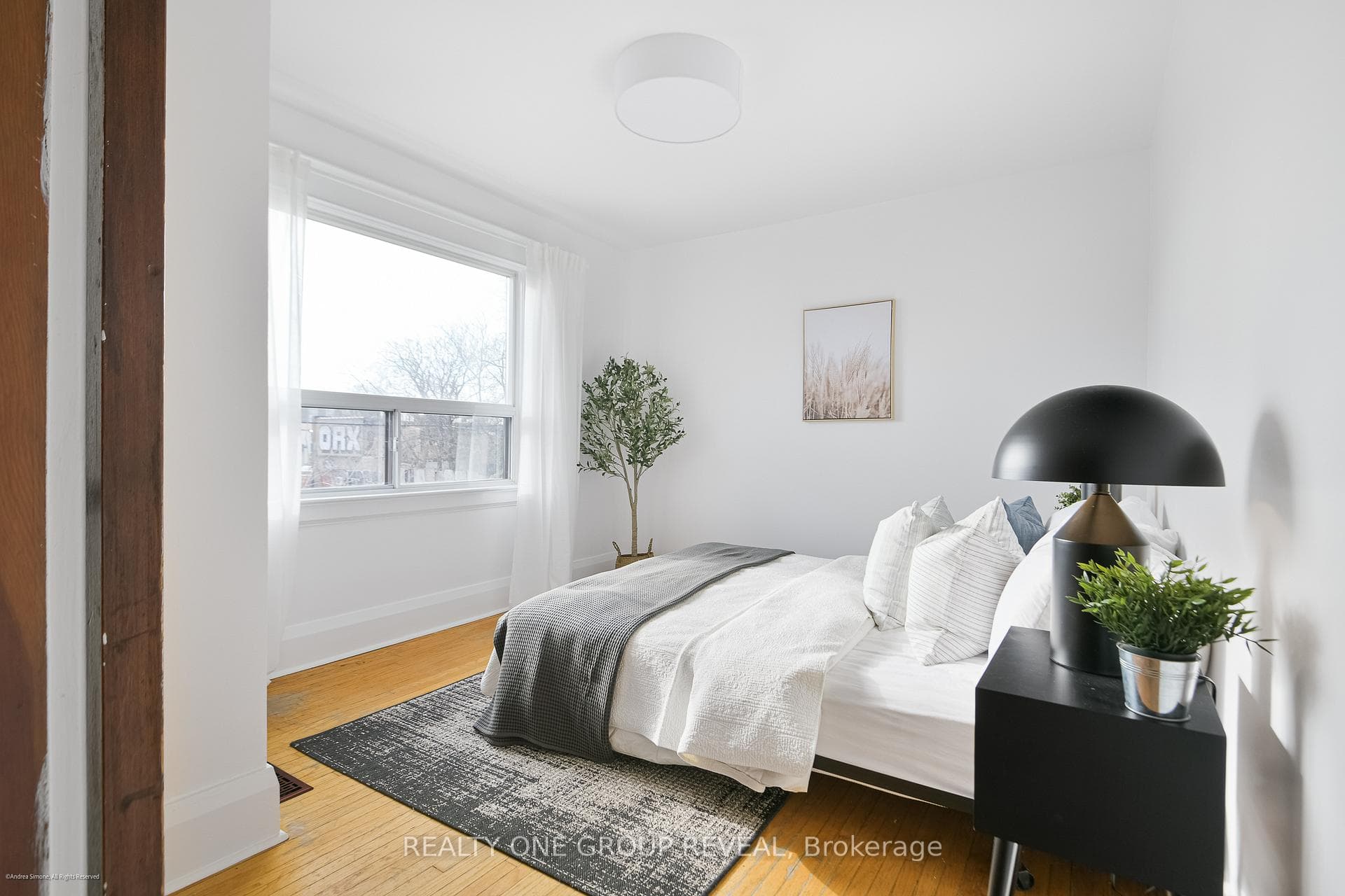 89 Strathmore Boulevard Unit Upper photo 8
