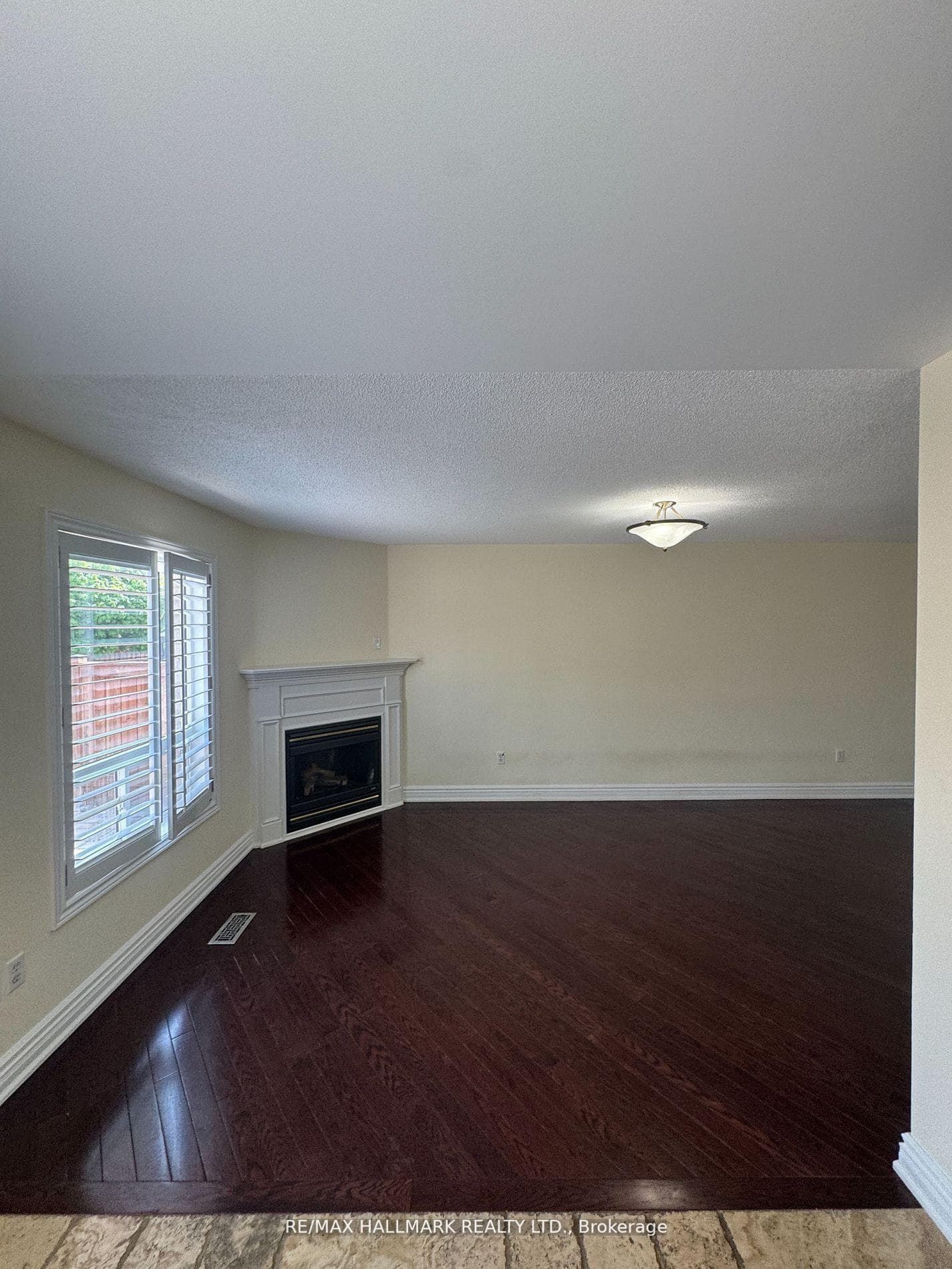 203 Landsbridge Street photo 6