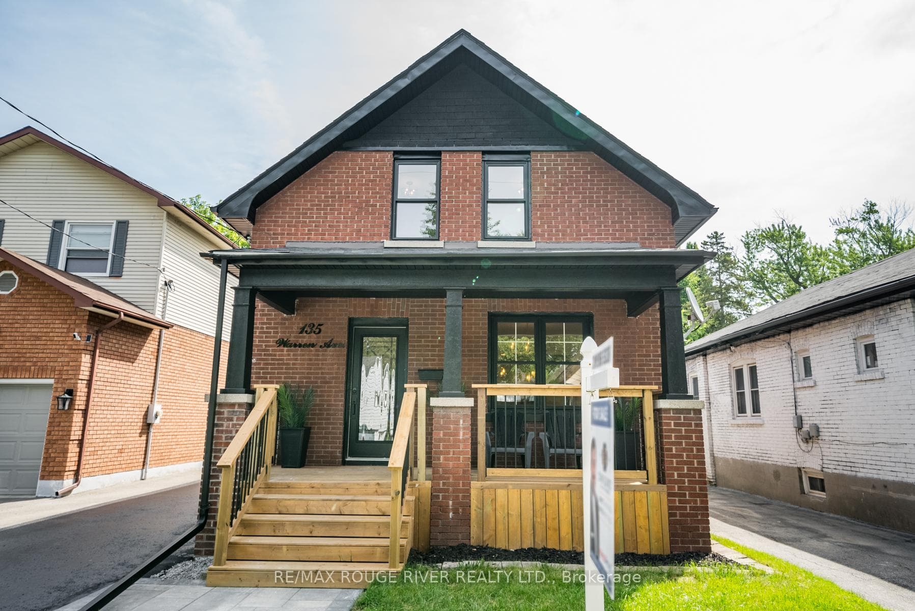 135 Warren Avenue photo 2