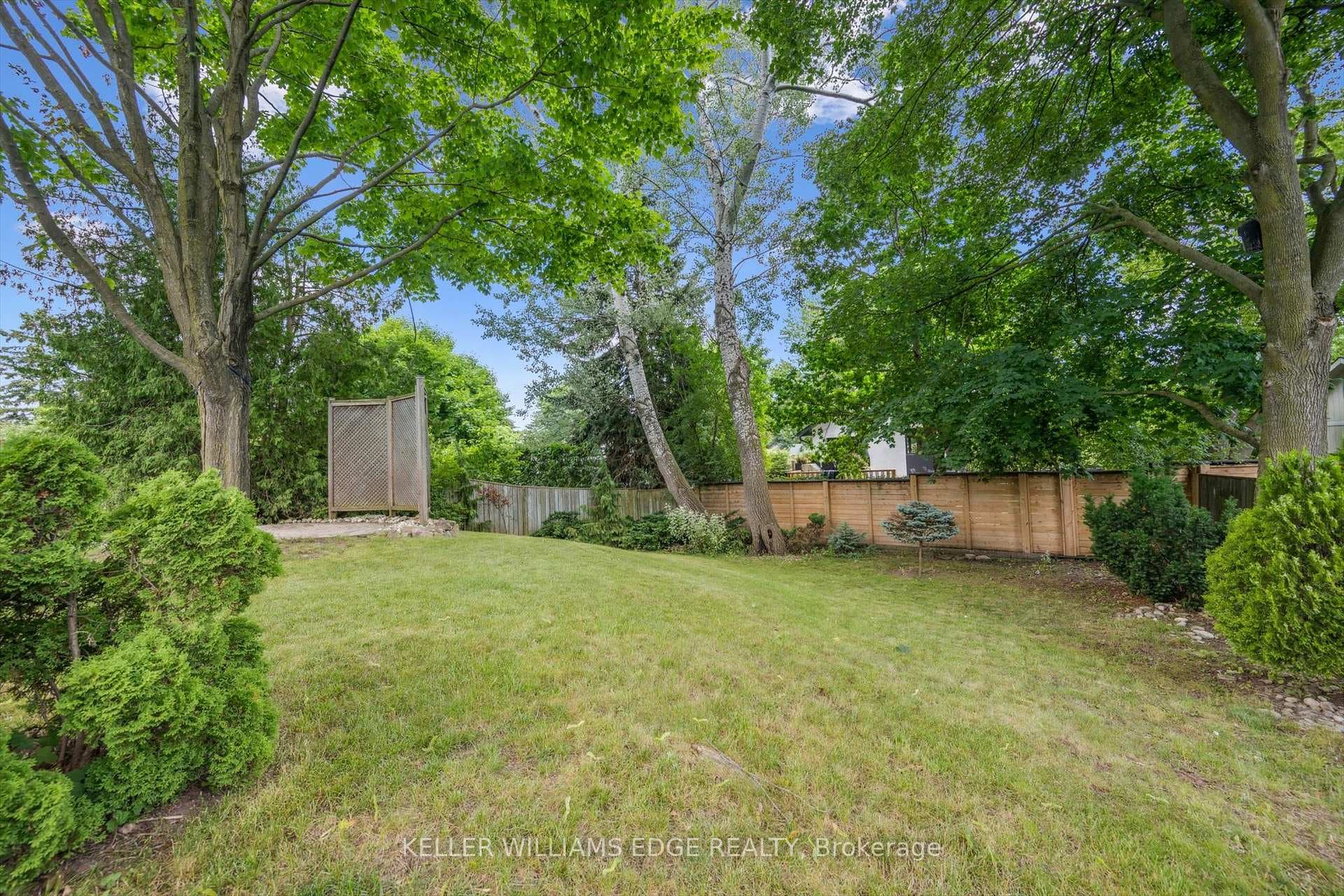 132 Osborne Crescent photo 37