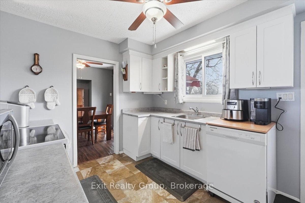 196 Elmwood Drive photo 10