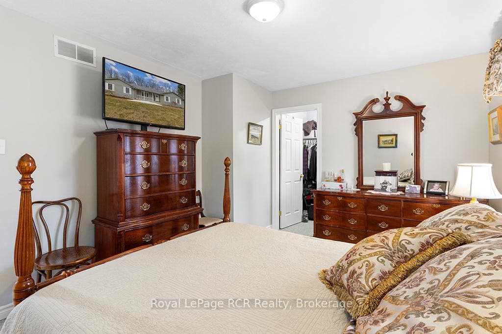 107 MAPLE RIDGE Crescent photo 19