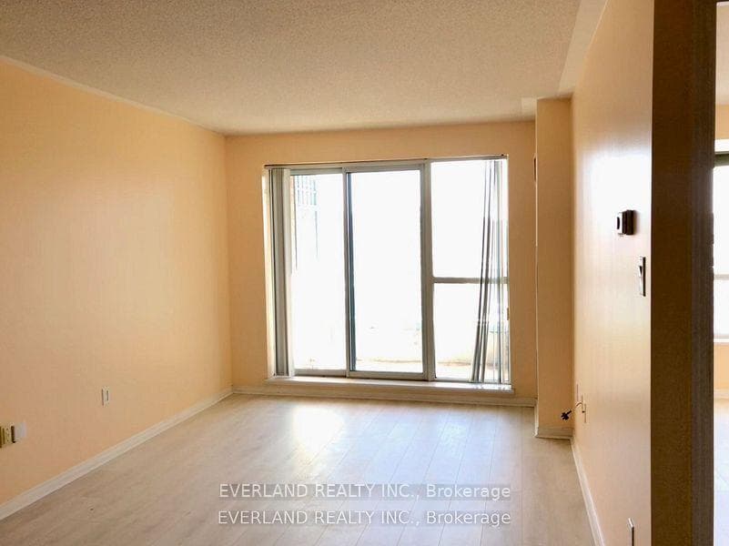 887 Bay Street Unit 1503 photo 5