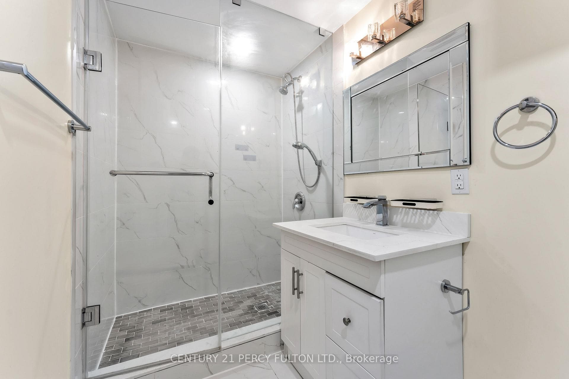 66 Kings Crescent photo 21