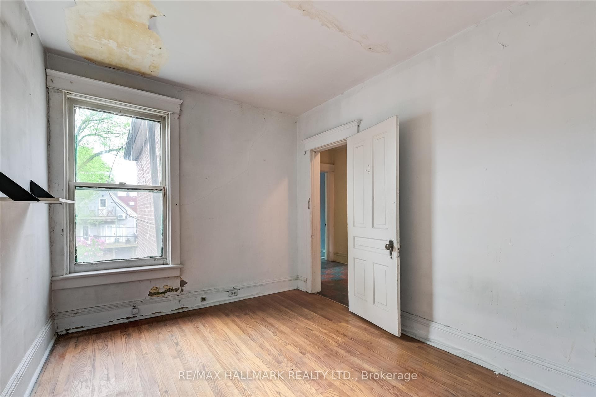 11 Victor Avenue photo 15