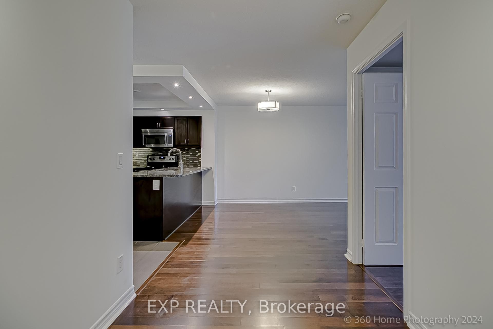 25 Lower Simcoe Street Unit 1220 photo 10