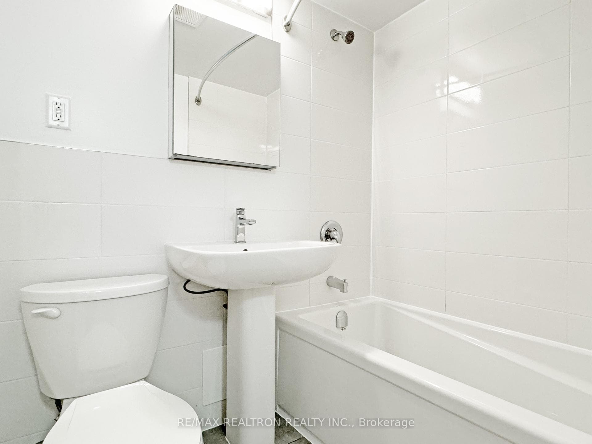 276 St George Street Unit 608 photo 3