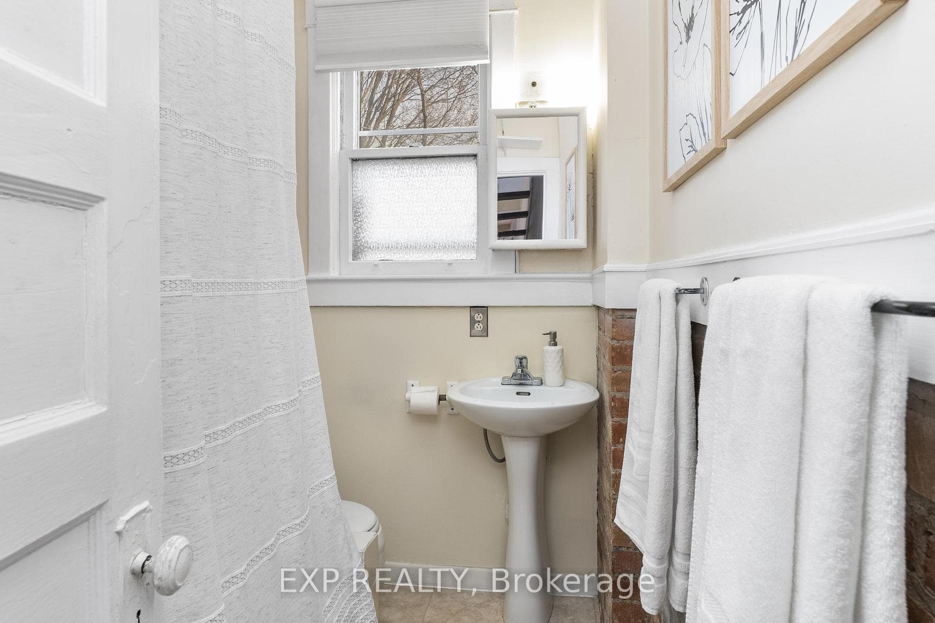 11 Harcourt Avenue photo 9