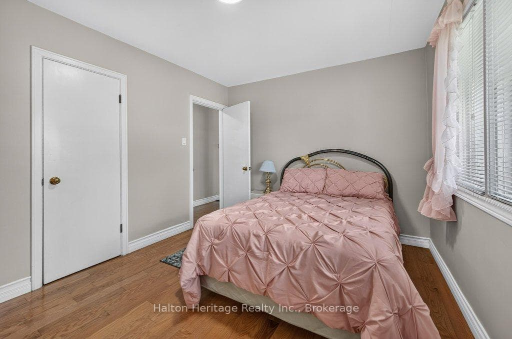 476 East 37th Street photo 20