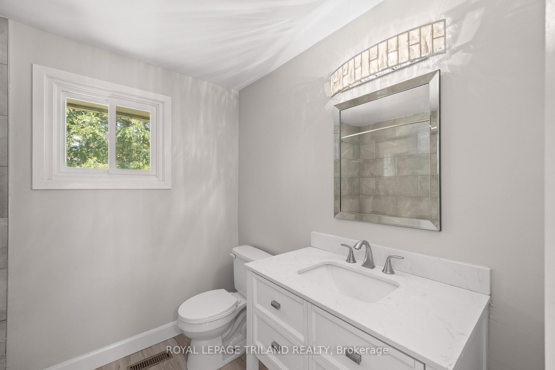 1767 Aldersbrook Road photo 15