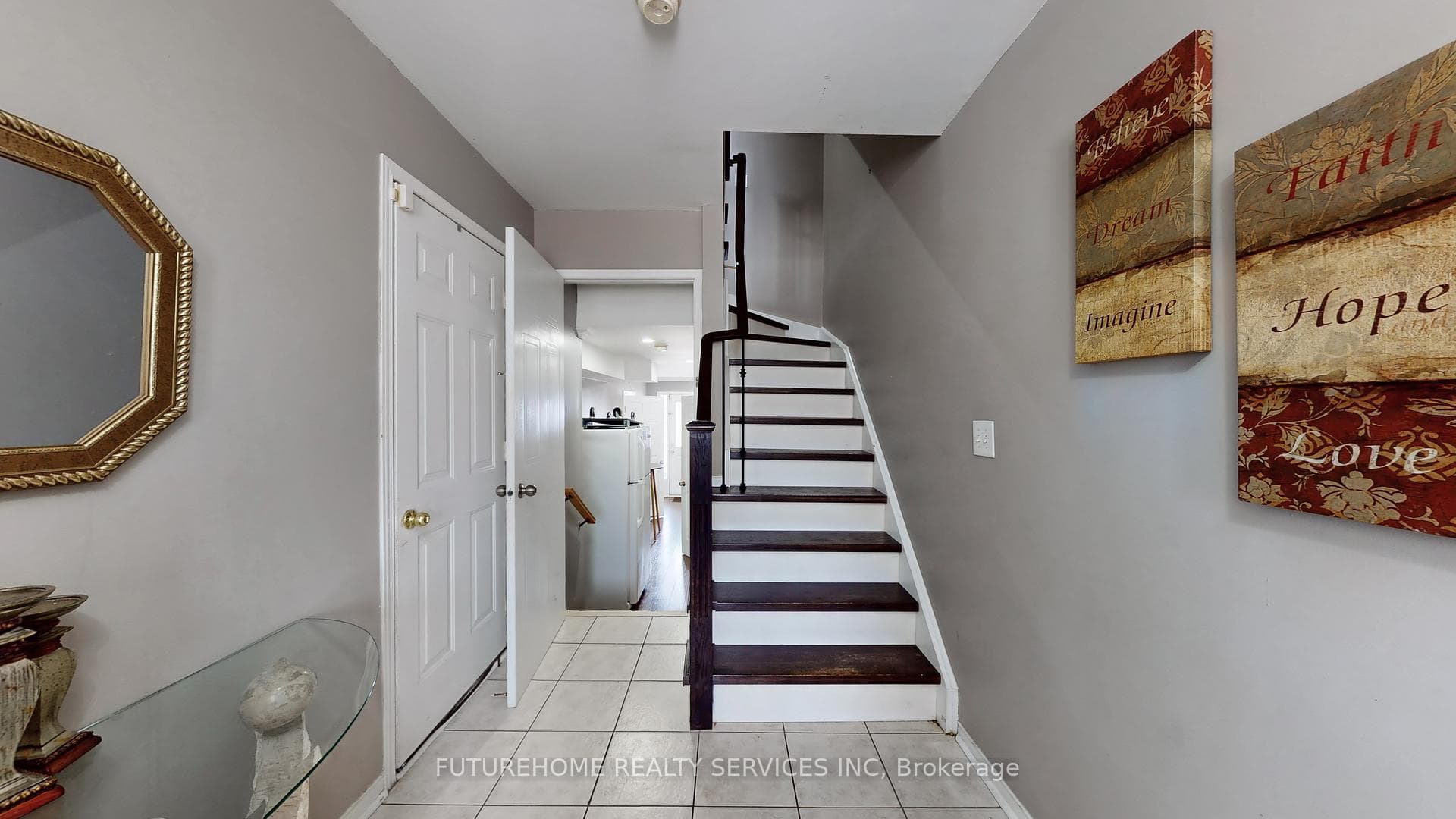 83 Sprucedale Way photo 5